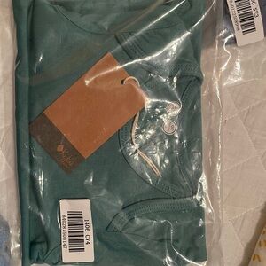 Kyte baby bodysuit 12-18m. NWT